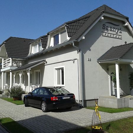 Apartman Szanyi Buk Bilik gambar